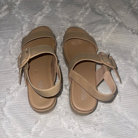 Tan Platform sandals - Picture 2 of 4
